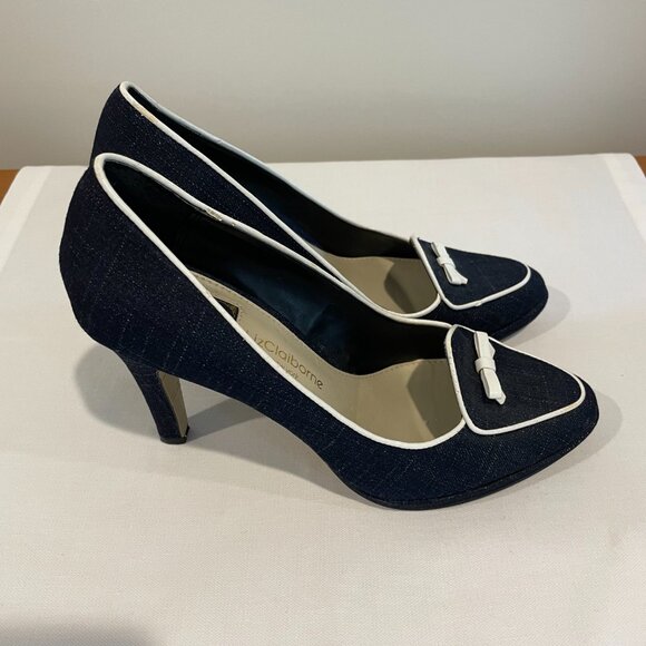 Liz Claiborne Navy Linen Pumps with White Leather Piping and Bow - Picture 2 of 6